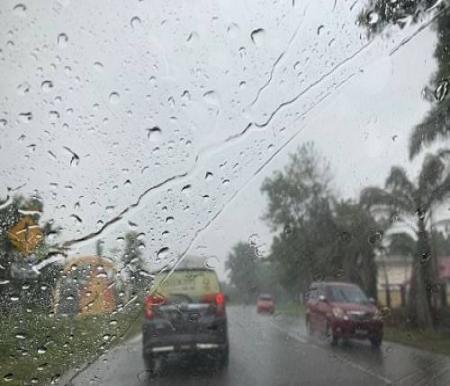 Ilustrasi cuaca ekstrem landa sebagian wilayah Riau di akhir pekan (foto/int)